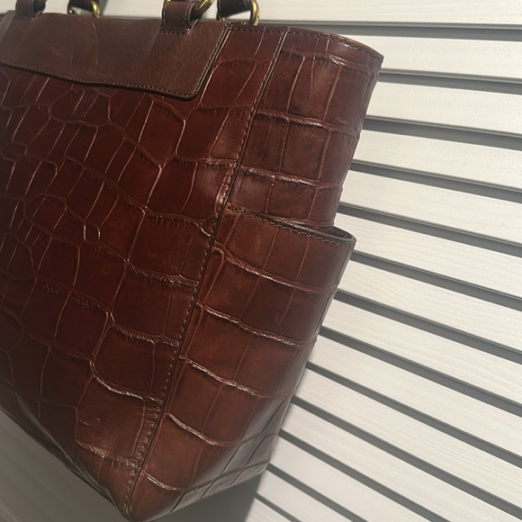 EUC Fossil Croco Embossed Leather Tote with Side Slip Pockets and Hangtag. - Picture 5 of 12